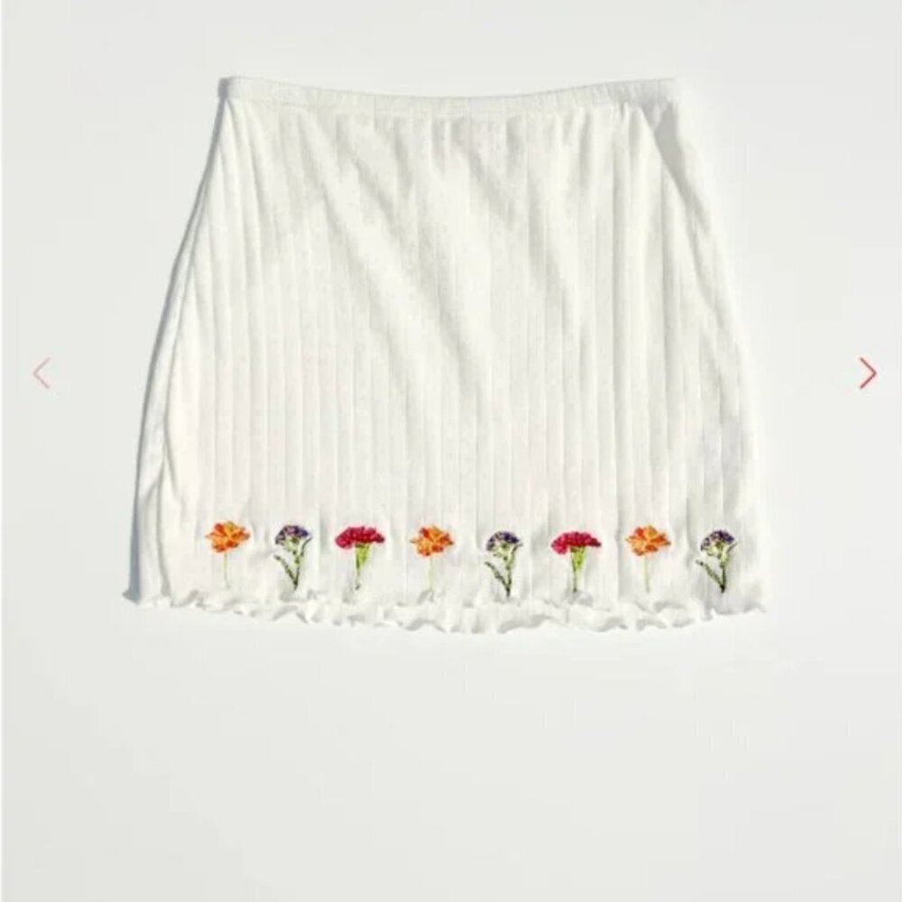 Lisa Says Gah Rose Mini Skirt in Milk Bouquet